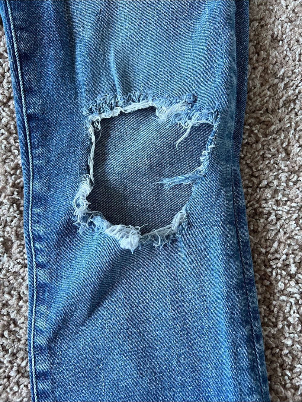 Good American Straight Leg Ripped Blue Jeans - Picture 4 of 10